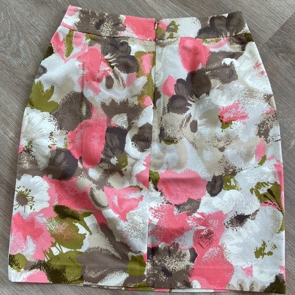 Halogen Floral Print MIDI Skirt Size 4P NWOT - Picture 13 of 13